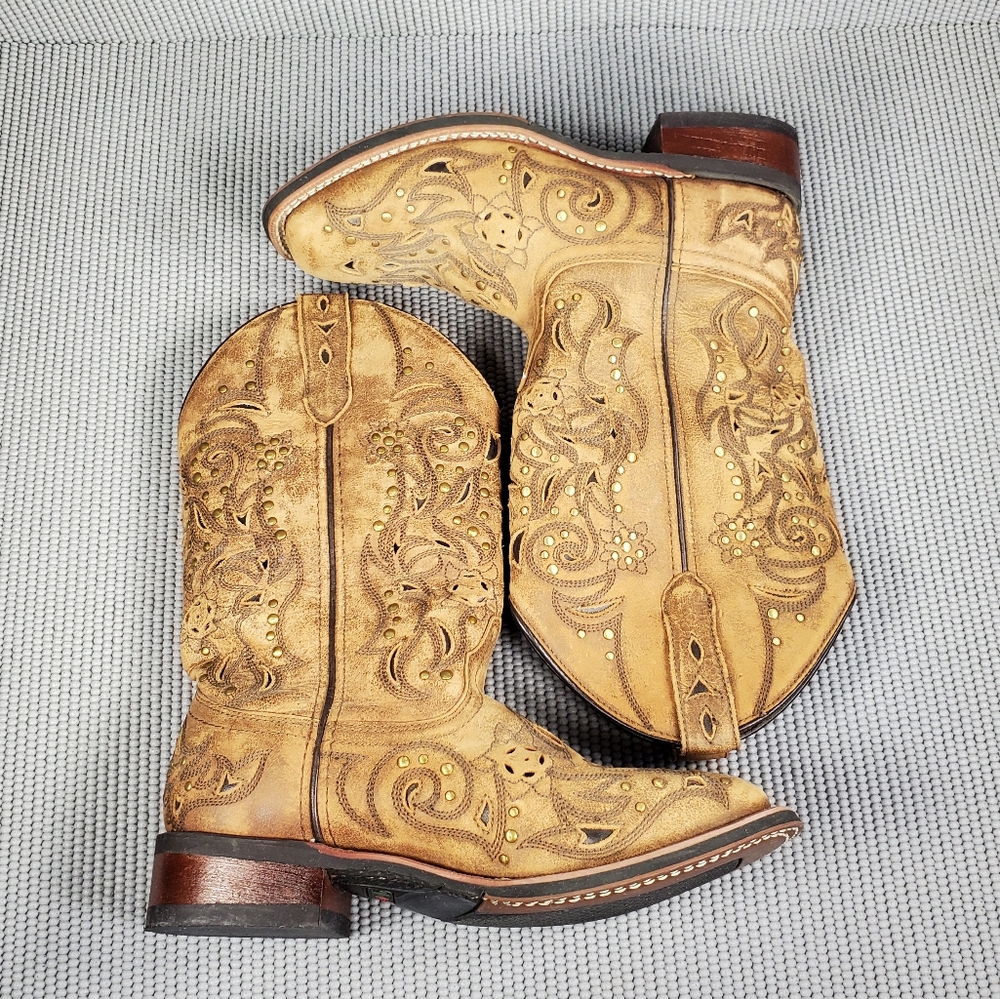 Laredo Brown Embroidered Winter Boots - Picture 5 of 14